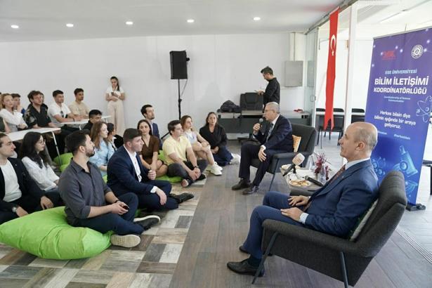 YÖK Başkanı Prof. Dr. Özvar, Bilim İletişimi Ofisi'nde gençlerle buluştu