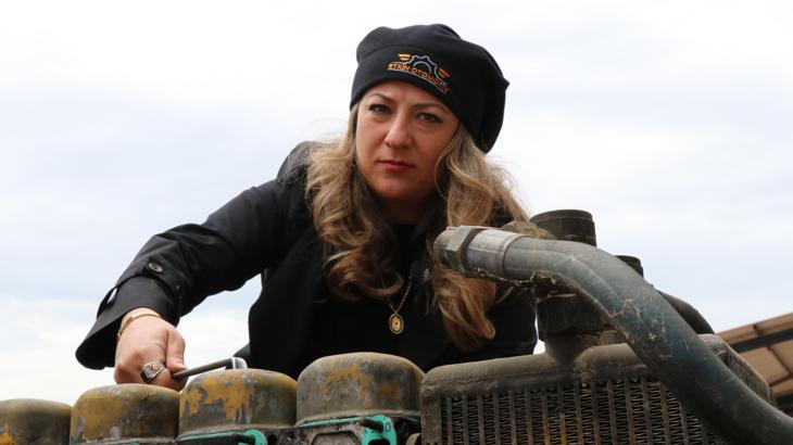 Eski eşi için kurduğu oto tamir dükkanının başına geçti