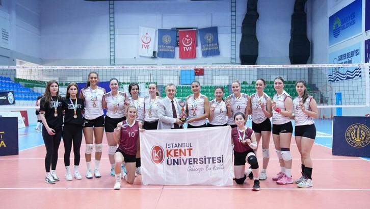 İstanbul Kent Üniversitesi voleybol kadın takımı şampiyonluk elde etti