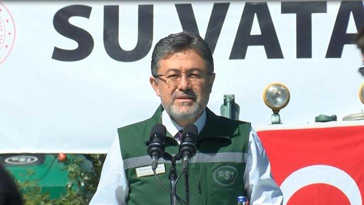 Bakan Yumaklı: 25 treyler çekicisi ve 2 yüzer paletli amfibik ekskavatörü envantere kazandırıldı
