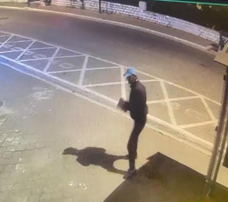 Fethiye'de AK Parti binasına taşlı saldırı