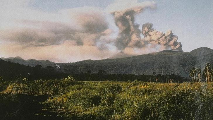 Endonezya'daki Dukono Yanardağı'nda patlama meydana geldi