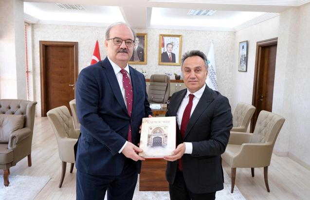 Bakan Yardımcısı Çam’dan Rektör Yılmaz’a ziyaret