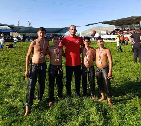 Pehlivanlardan 4 madalya