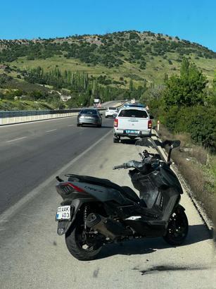 Motosiklet bariyere çarptı: 1 ölü, 1 yaralı