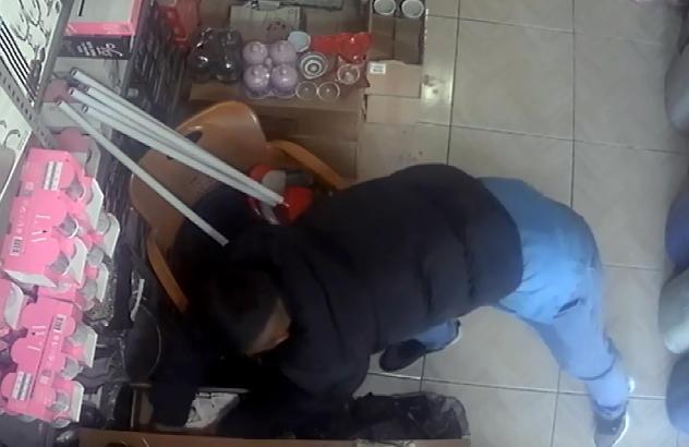 3 iş yerinden hırsızlık yaptı, ‘adres sormak için girdim’ dedi