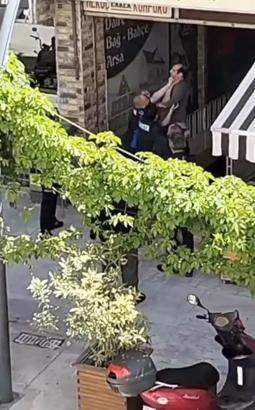 Engelli esnaf ile zabıta arasında arbede