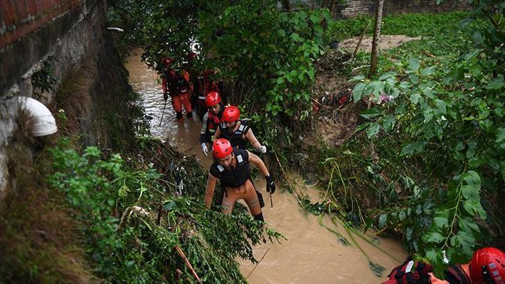 Çin'de heyelan: 10'dan fazla kişi mahsur kaldı