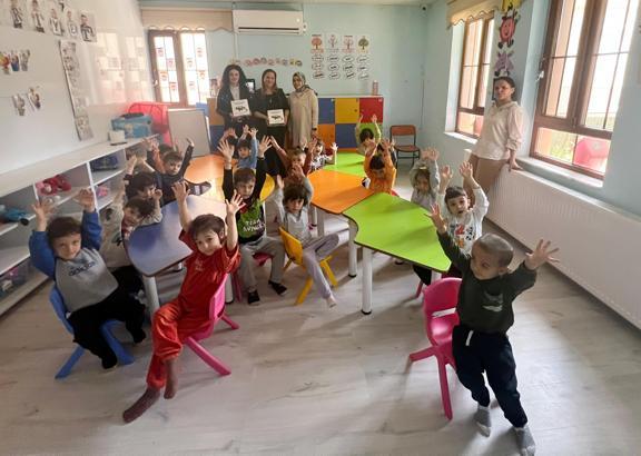 Büyükşehir çocukları ipekböceği ile tanıştırıyor