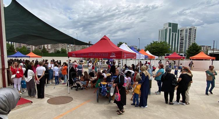 Özel çocuklara lokma şenliği