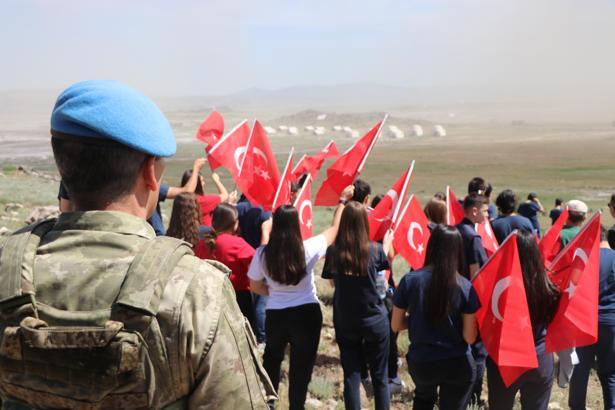 Kayseri'de 179 öğrenci, 'Mehmetçikle Bir Gün' projesi kapsamında 'Erciyes 2025 Tatbikatı'nı takip etti