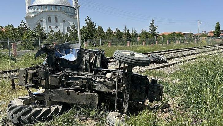 Hemzemin geçitte trenin çarptığı traktörün sürücüsü yaralandı