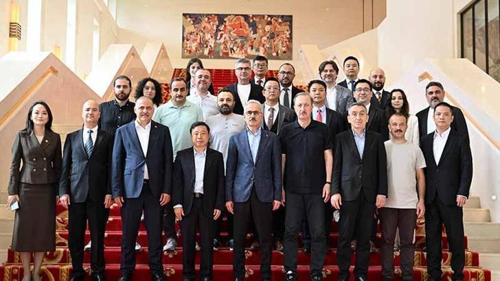 Bakan Uraloğlu, teknoloji firmalarıyla bir araya geldi