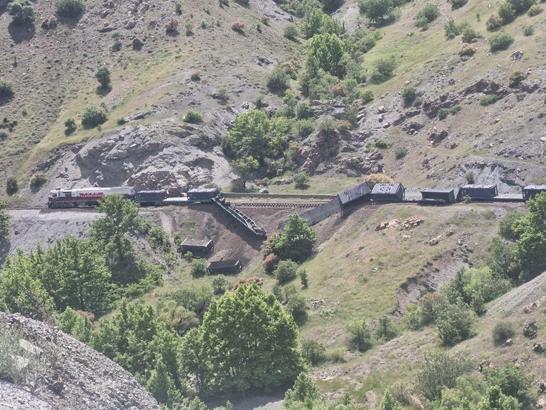 Elazığ’da yük treninin 5 vagonu raydan çıktı