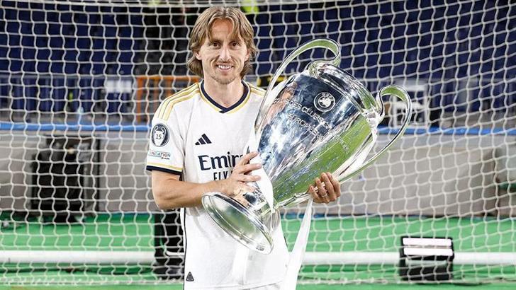 Luka Modric, sezon sonu Real Madrid’den ayrılacağını açıkladı