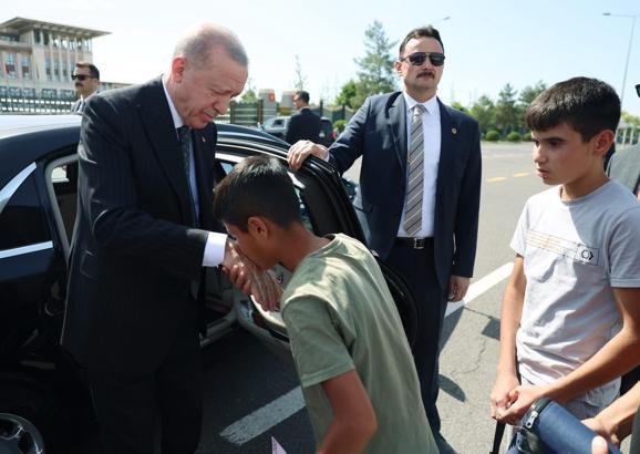 Cumhurbaşkanı Erdoğan, Adıyamanlı çocuklarla bir araya geldi