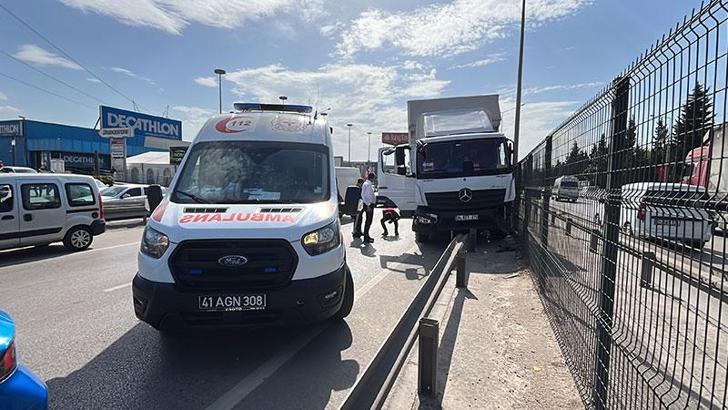 Direksiyon başında kalp krizi geçirdiği iddia edilen sürücü kaza yaptı