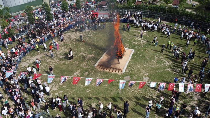 Kırklareli'de baharın habercisi Kakava ateşi yakıldı