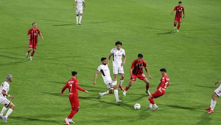 2’nci Lig Play-Off yarı final maçında Vanspor, Çimentaş Elazığ Spor'u 4-1 yendi