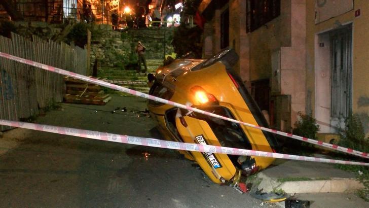 İstanbul- Şişli'de taksi, 10 metreden çıkmaz sokağa uçtu; o anlar kamerada