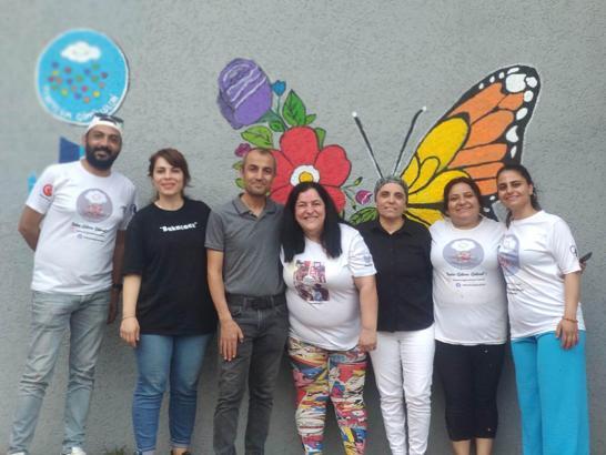 Hatay’da renkli okul duvarları yüzleri güldürdü