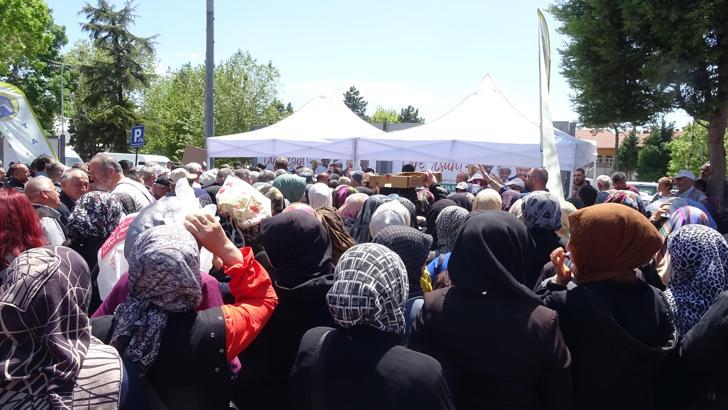 Fide dağıtımında izdiham