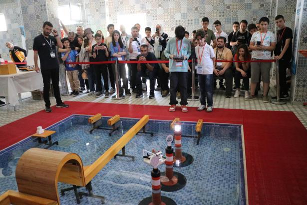 Uluslararası MEB Robot Yarışması'nda öğrenciler, ilk kez su üstü kategorisinde yarışıyor