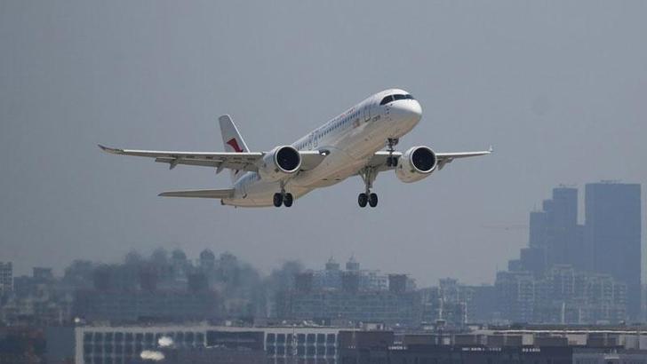 New York-Paris uçuşuna kaçak olarak binen yolcu suçlu bulundu