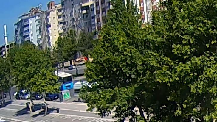 Otomobil, halk otobüsüne çarptı: 1 ölü, 8 yaralı (2)