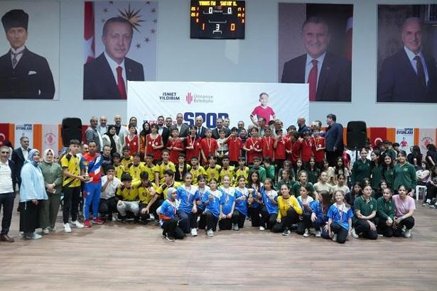 Geleneksel Ümraniye Spor Oyunları’nın kapanış ve ödül töreni yapıldı