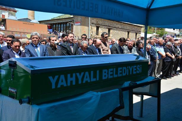 Eski belediye başkanı ve iş insanı, son yolculuğuna uğurlandı