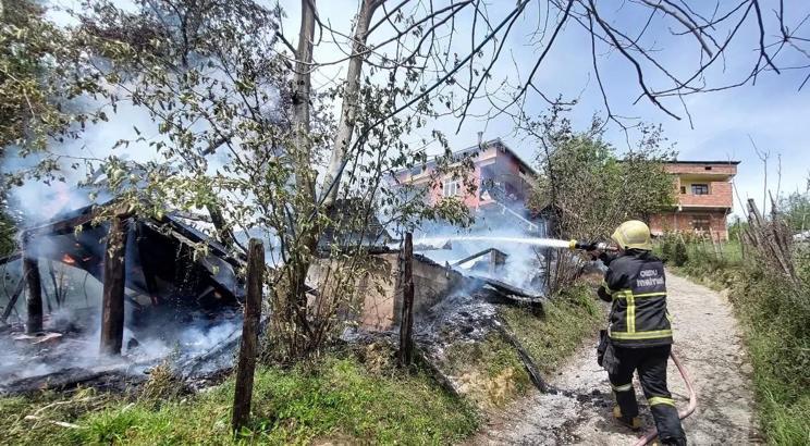 Ordu'da tek katlı marangoz atölyesi yandı