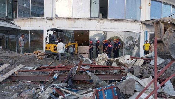 Antalya'da 5 yıldızlı otel inşaatında teras çöktü