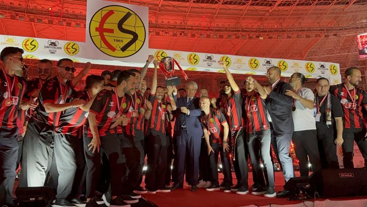 Eskişehirspor, şampiyonluğunu kutladı