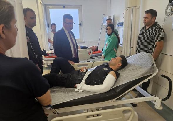 Yunus ekibi kaza yaptı, 2 polis yaralandı