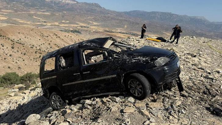 Hafif ticari araç şarampole devrildi: 3 ölü, 3 yaralı