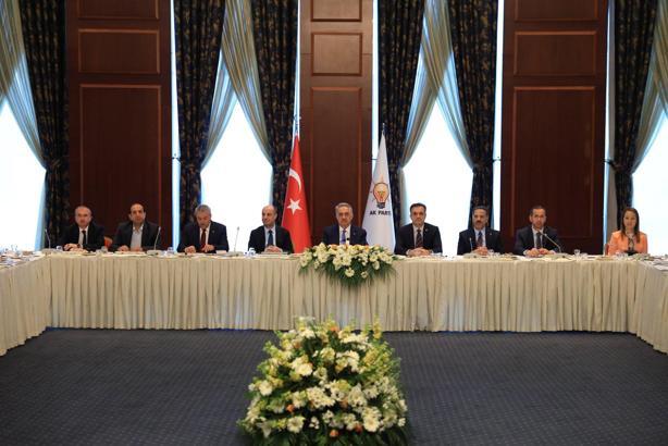 AK Parti'den yeni anayasa çalıştayı