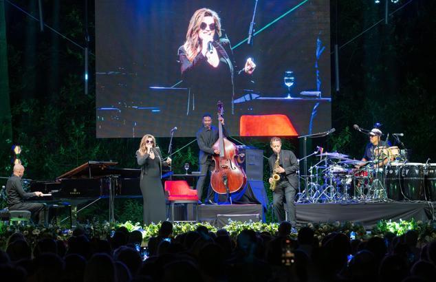 Melody Gardot Antalyalı müzikseverlerle buluştu