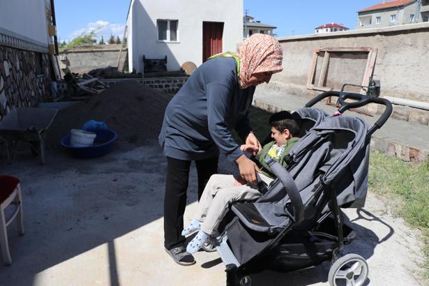 Ömrünü Serebral palsili 2 oğluna adadı/Ek fotoğraflar