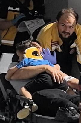 Yaralı babasıyla aynı sedyede, eldivenden şişirilen balonuyla hastaneye kaldırılan Ömer Salih, taburcu oldu/Ek fotoğraflar