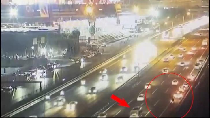 İstanbul - Sarıyer'de emniyet şeridindeki araca çarpan motosikletli öldü