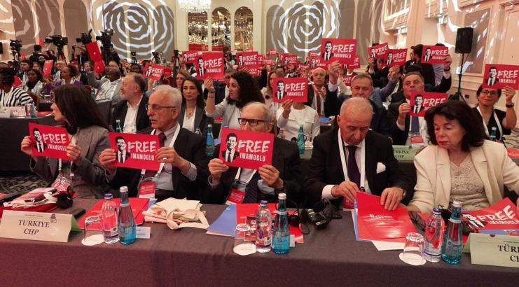 İstanbul- Özgür Özel Sosyalist Enternasyonal Konsey Toplantısı'nda konuştu