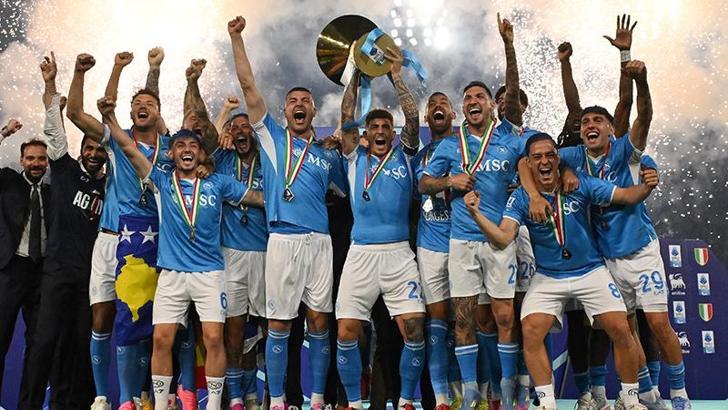 İtalya'da Napoli'nin şampiyonluk kutlamalarında 39 kişi yaralandı