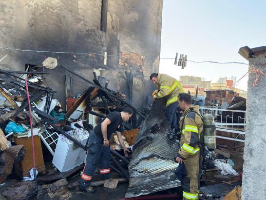Mardin’de, müstakil evin çatısında çıkan yangın söndürüldü