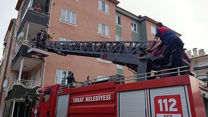 Çatıdaki fareleri kaçırmak için kükürt ve ispirto yaktılar; 4 kişi dumandan etkilendi