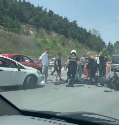 Bursa'da 2 otomobil ile 1 motosiklet çarpıştı; 2 yaralı