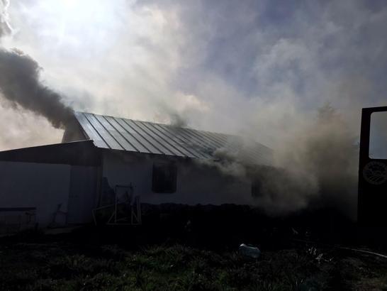 Yayla evinde çıkan yangında 4 kişi dumandan etkilendi