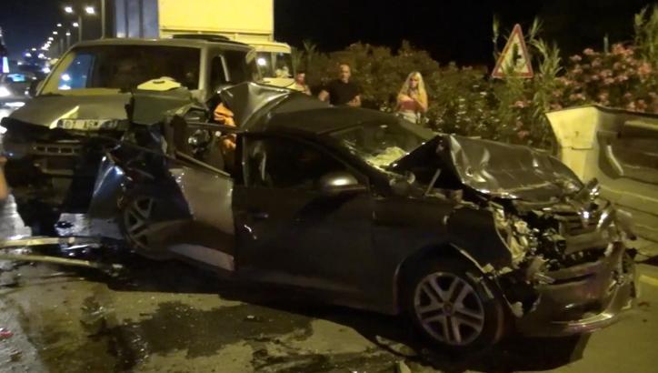 Manavgat'ta zincirleme trafik kazası; 3 yaralı