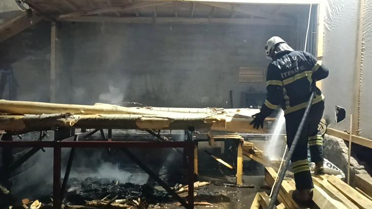 Hızar atölyesinde yangın