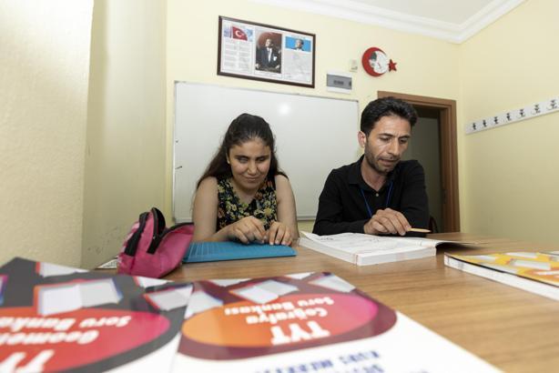 Büyükşehir, Nazalin’e üniversite hayalinde ışık oldu